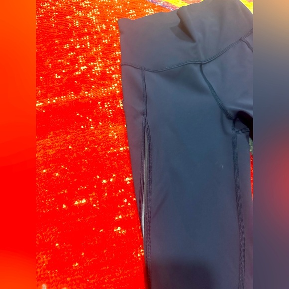 LULULEMON navy with mesh cut out leggings sz 2 - Picture 3 of 10